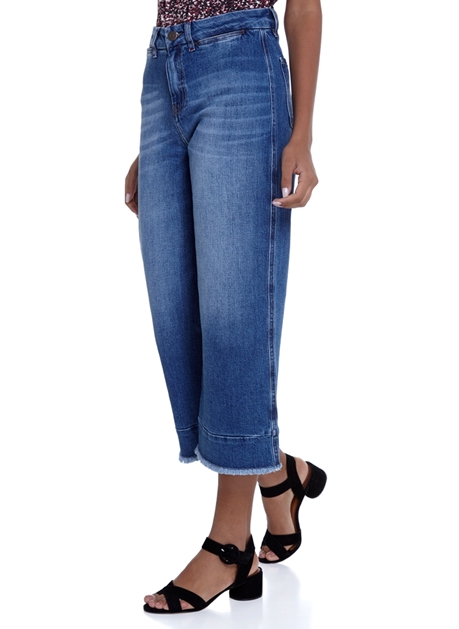 calça jeans pantacourt feminina