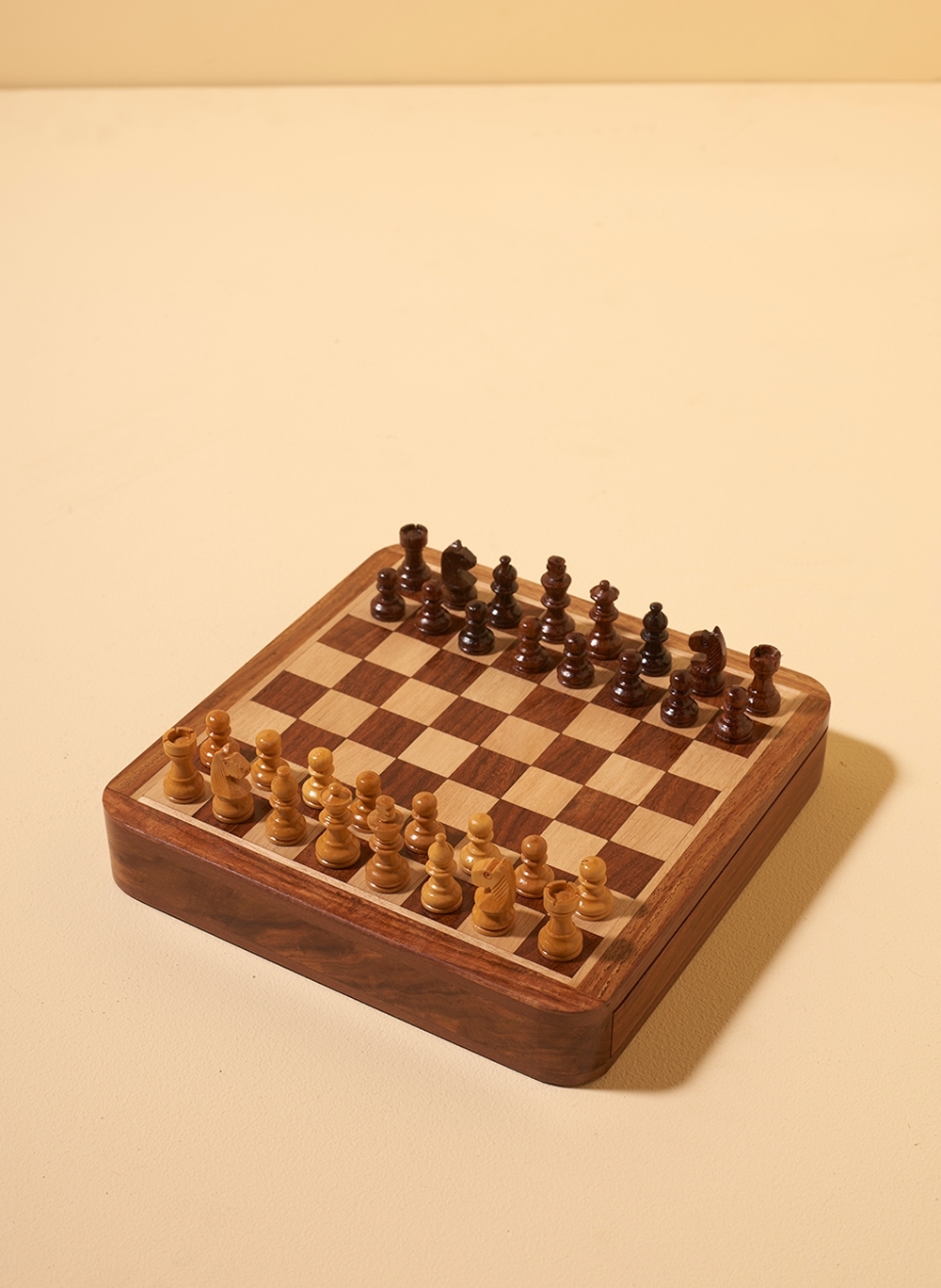 Antigo mini jogo de xadrez, marca Schach, completo, no